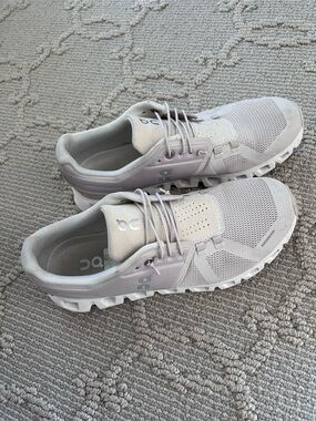 On Cloud Women’s Athletic Shoes in Light Gray